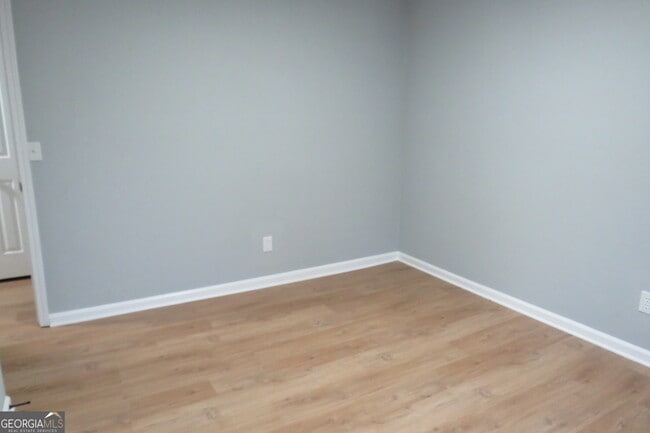 Building Photo - 2060 Bedford Ct