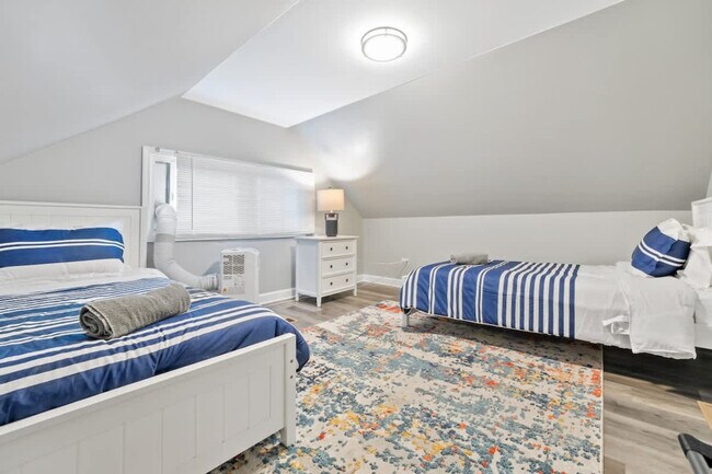 Building Photo - 5840 81st Pl