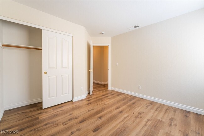 Building Photo - 8250 Fox Tail Way