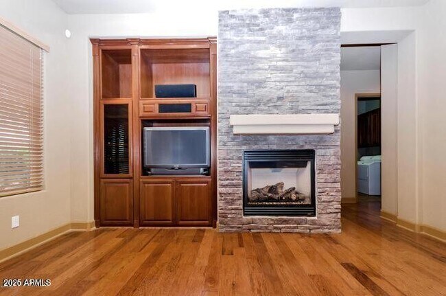 Building Photo - 4842 E Firestone Dr