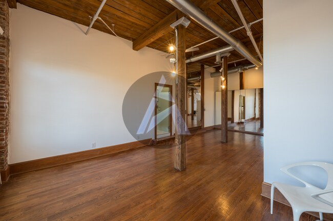 Building Photo - 161 Mangum St SW