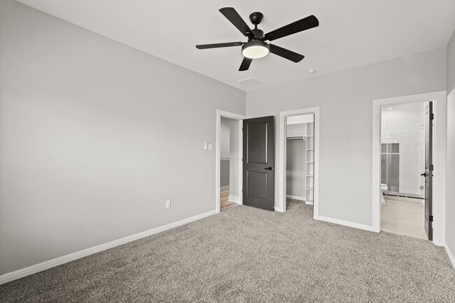 Building Photo - 2113 St Charles St