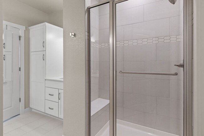 Building Photo - 2 Bedroom 2 Bathroom Ground Floor Townhome in Centerra