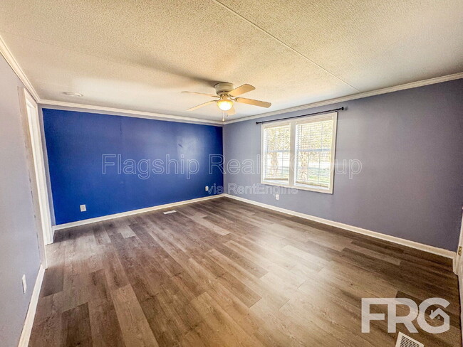 Building Photo - 2057 Oakley Rd