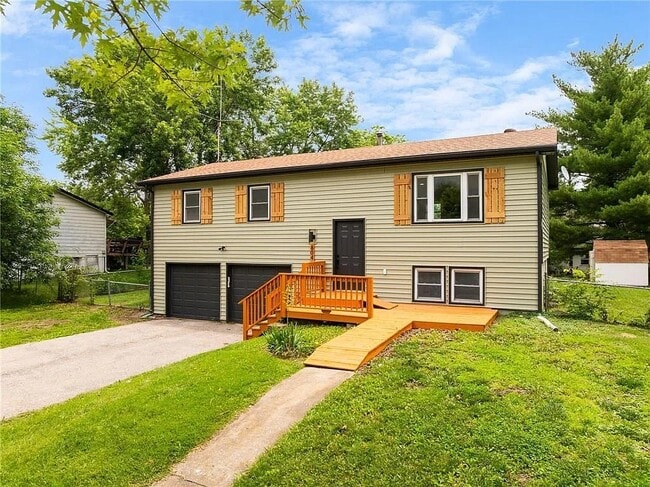 Building Photo - 804 S Montclaire Dr
