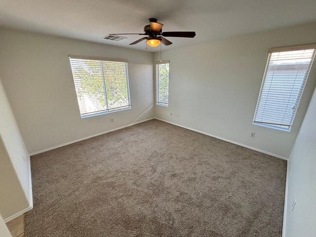 Building Photo - Gorgeous 3bed/1bath w/ 2 Car Garage located in Henderson!