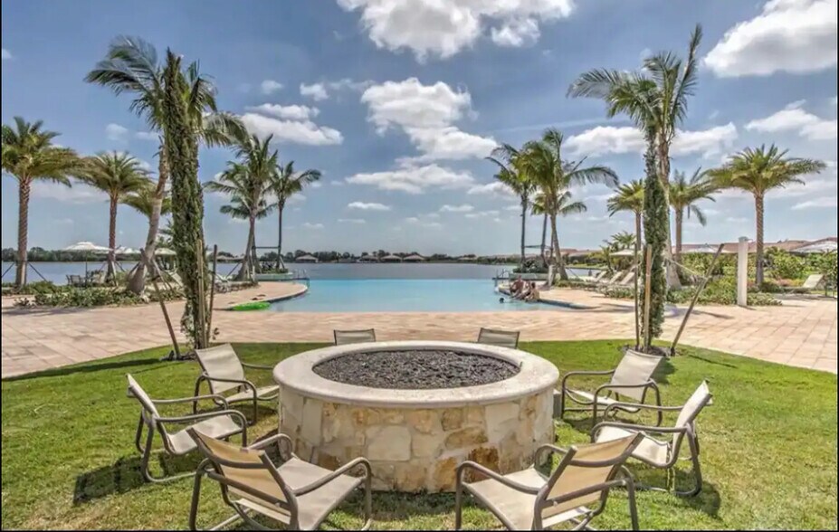 Saltwater Infinity Pool - 681 Maraviya Blvd