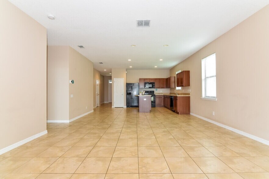 Building Photo - 10615 55th Ct E