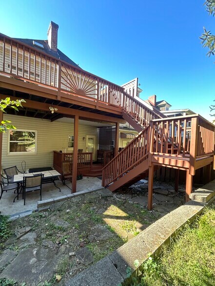 Building Photo - 131 5th St