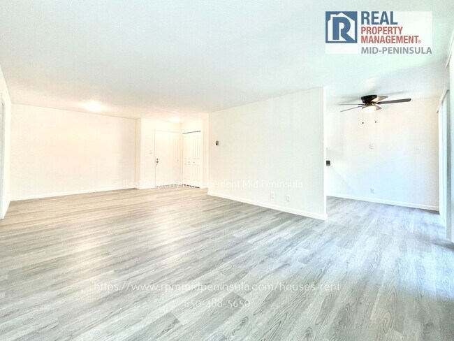 Building Photo - Modern, Light-Filled 3-Bedroom Condo in th...