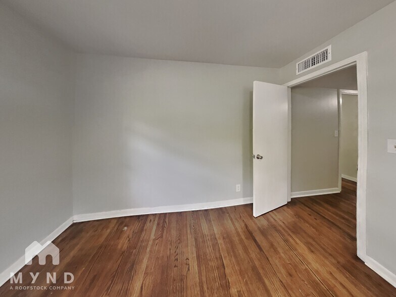 Building Photo - 921 Daniel Cir