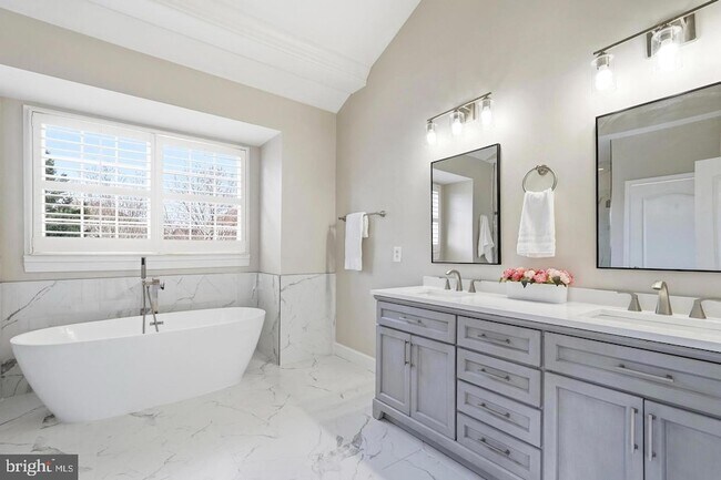 Building Photo - 19925 Interlachen Cir