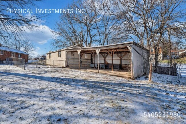 Building Photo - Classic American Ranch