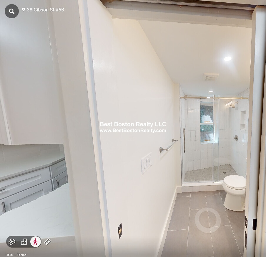 Building Photo - 38 Gibson St