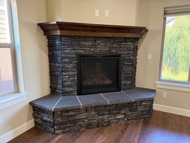 Building Photo - 3120 NE Marea Dr