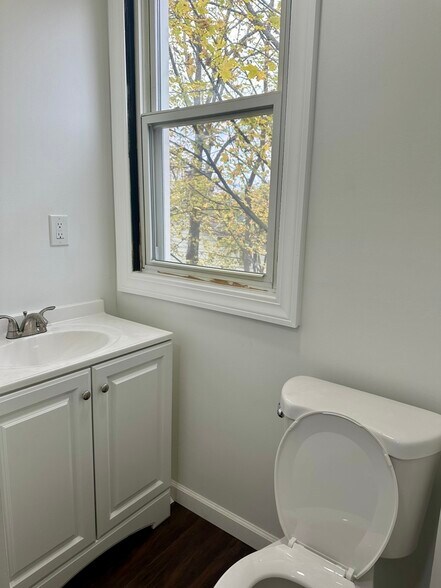 Building Photo - 107 3rd Ave