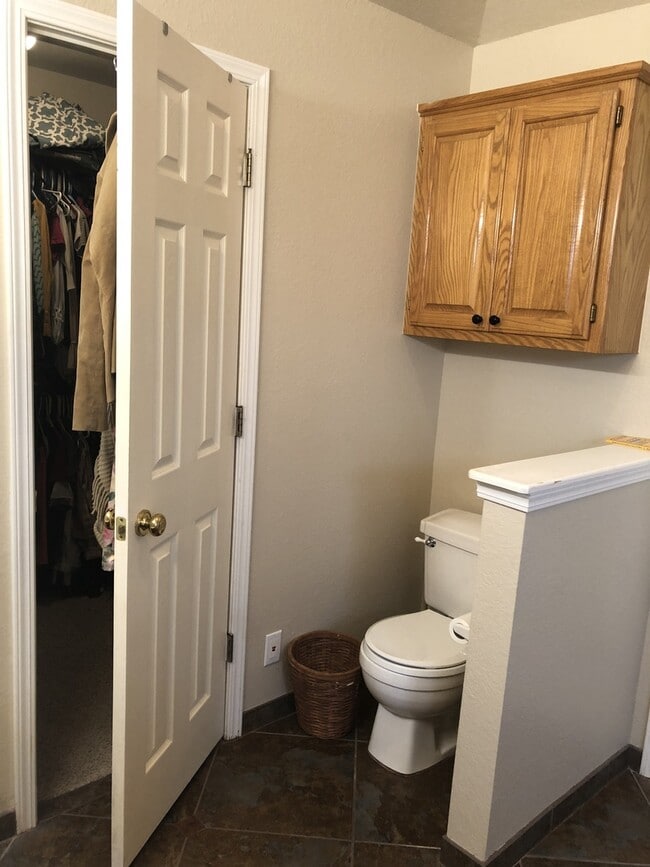 Building Photo - 3 Bedroom Plus Office in Stone Mill! Great open floor plan, huge kitchen!