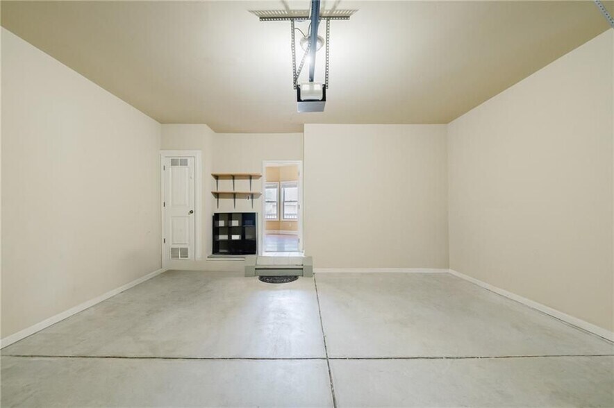 Building Photo - 3562 Fallen Oak Dr