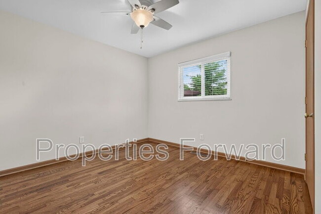 Building Photo - 3127 Thomas Ave