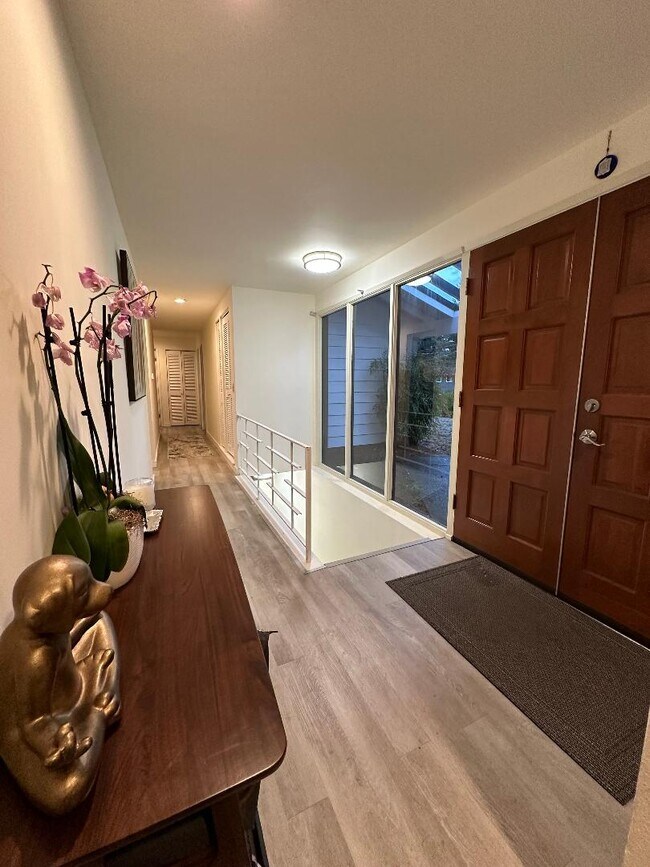 hallway entrance - 112 165th Ave NE