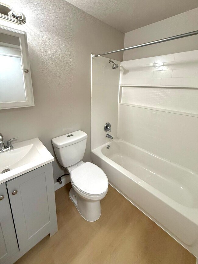 Building Photo - 4-Bedroom North Green Lake Townhouse-Style...