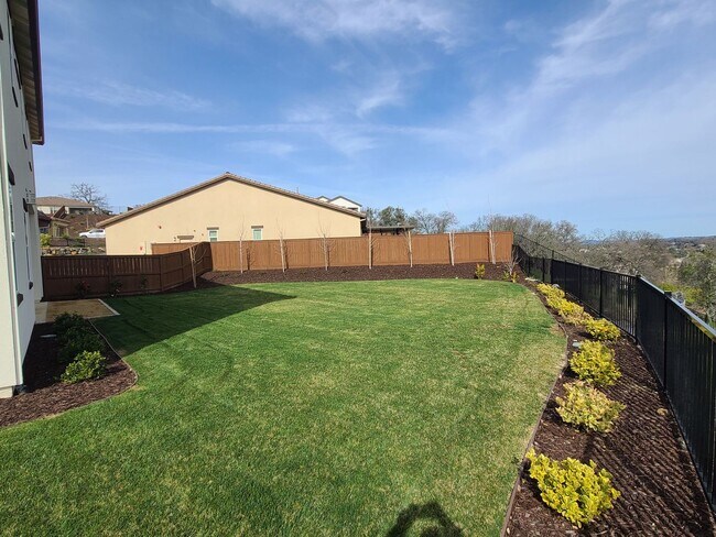Building Photo - BEAUTIFUL BRAND NEW "NEXT-GEN" HOME W/ SOLAR & SIERRA VIEWS!!