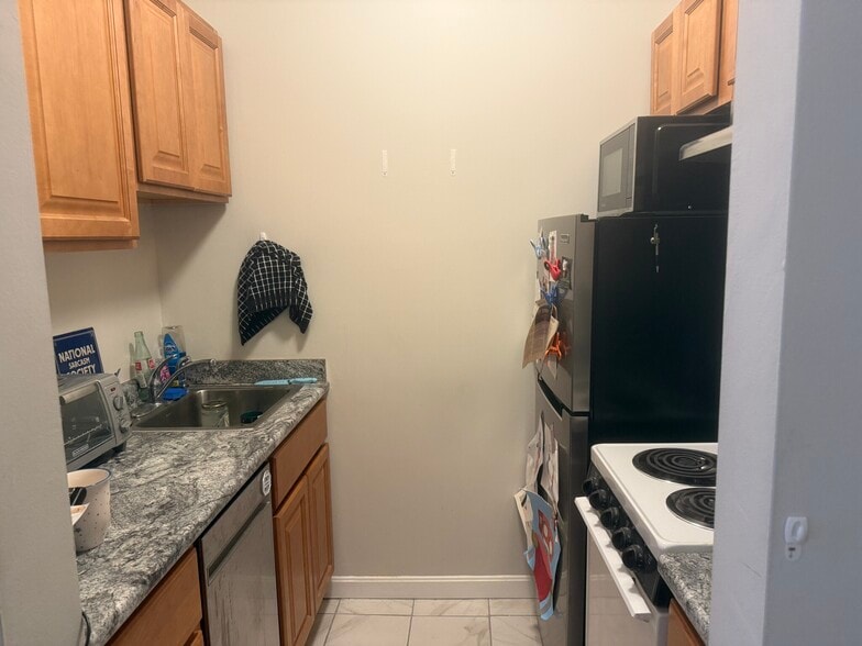 Building Photo - 111 Norway St