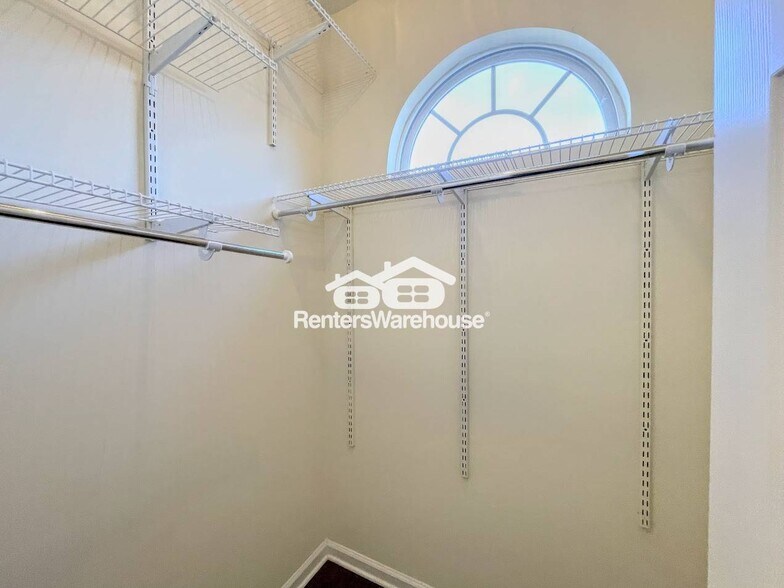 Building Photo - 3711 Bay Crescent