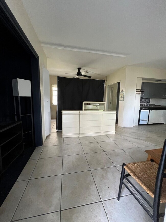 Building Photo - 3111 NE 29th St