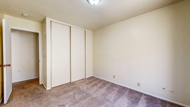 Building Photo - Bright and Beautiful 2 Bedroom 2 Full Bath...
