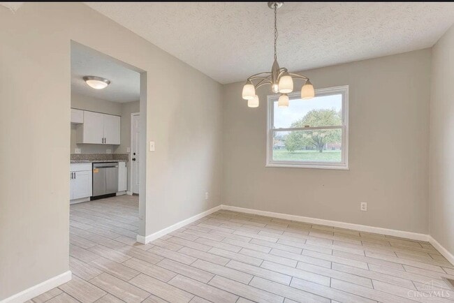 Building Photo - 833 W Galbraith Rd