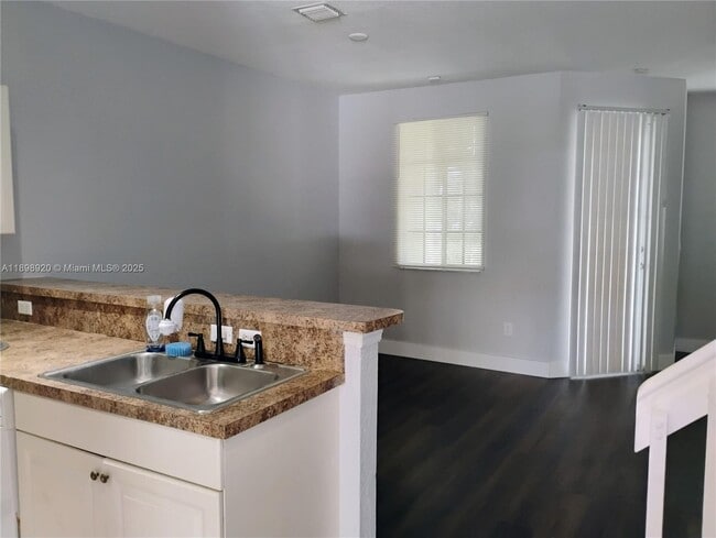 Building Photo - 1115 Lucaya Dr