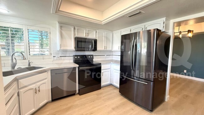 Building Photo - 6240 E Kelton Ln