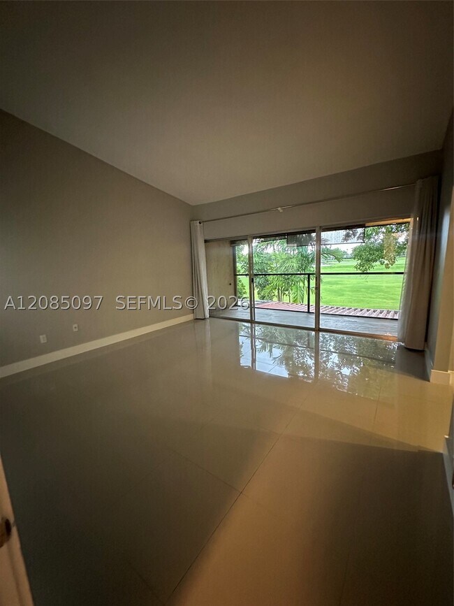 Building Photo - 14357 Kendale Lakes Dr