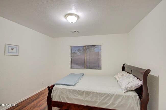 Building Photo - 218 E Sunburst Ln