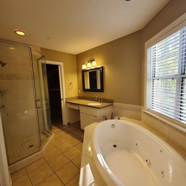 Building Photo - 2403 Spring Valley Cir
