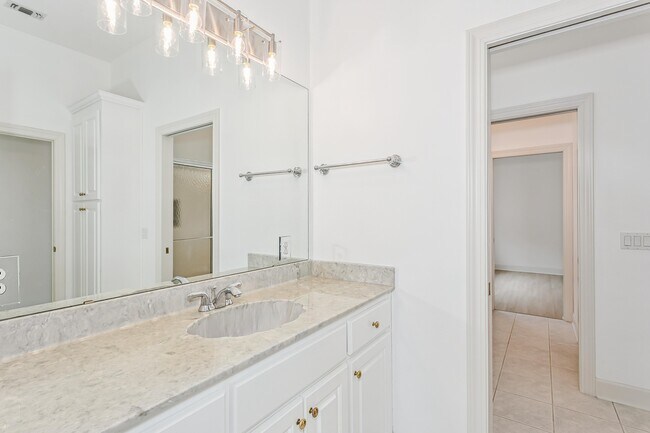 Building Photo - 5930 Hermitage Dr