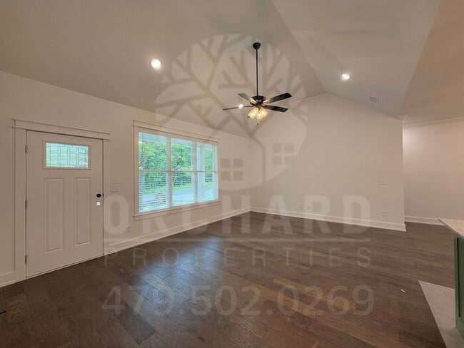 Building Photo - Bella Vista Single-Family Home- 2 Bed/ 2 B...