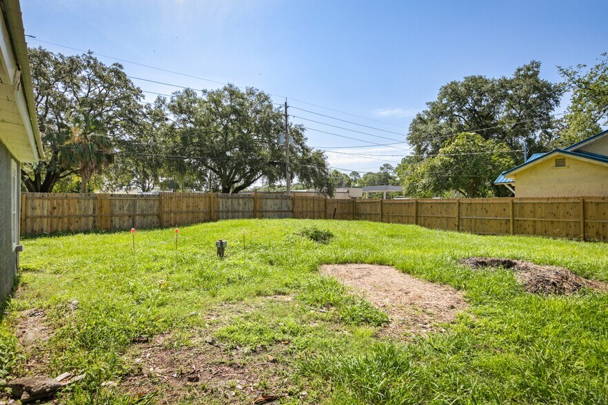 Building Photo - 260 Vernis Ave