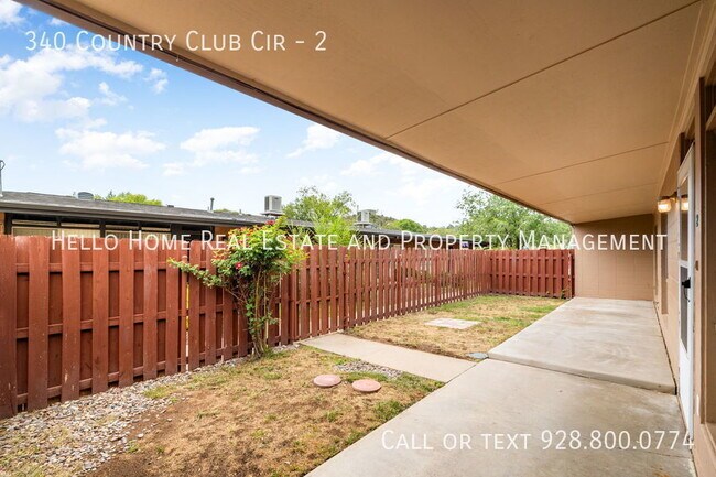 Building Photo - 340 Country Club Cir