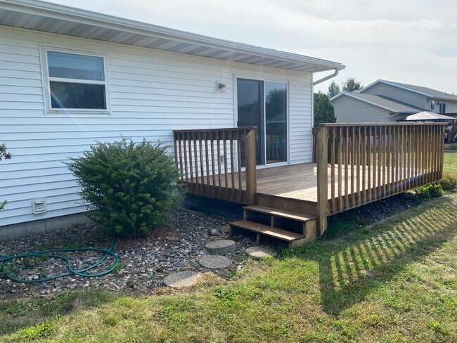 Building Photo - Beautiful 3 Bedroom Single Family Home in ...