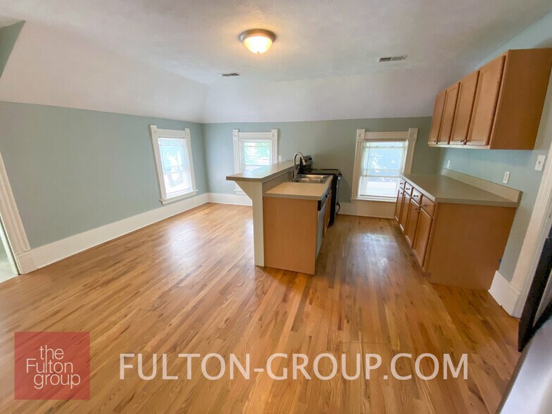 Building Photo - 740 Fulton St E