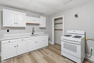 Building Photo - 168 Lunenburg St