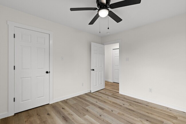 Building Photo - 516 Paso Fino St