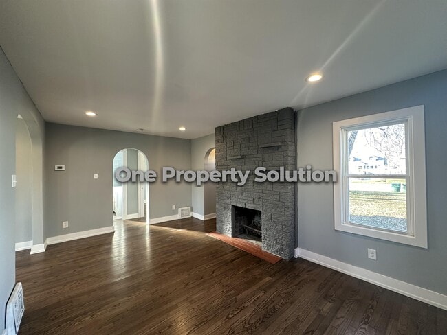 Building Photo - 6741 Columbia Ave