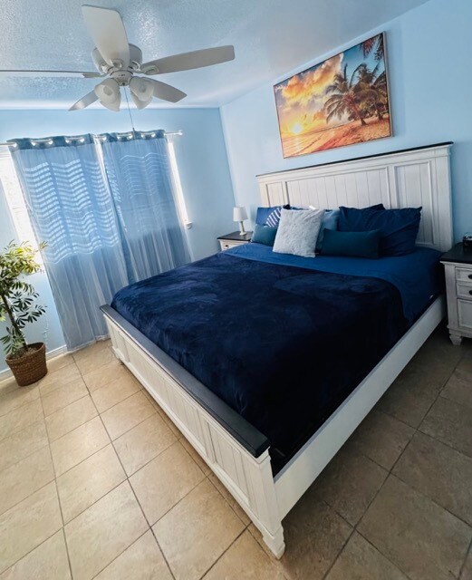 Building Photo - Rebecca