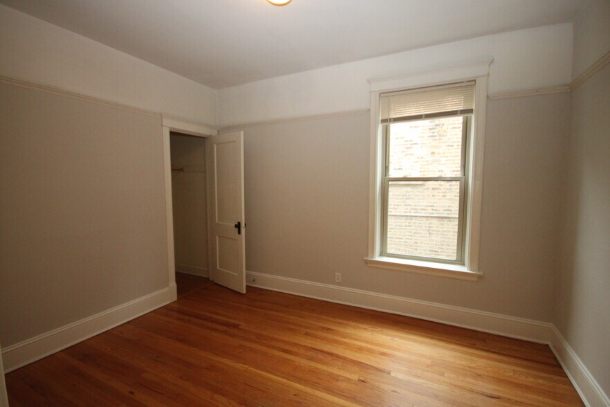Building Photo - 1463 W Berwyn Ave