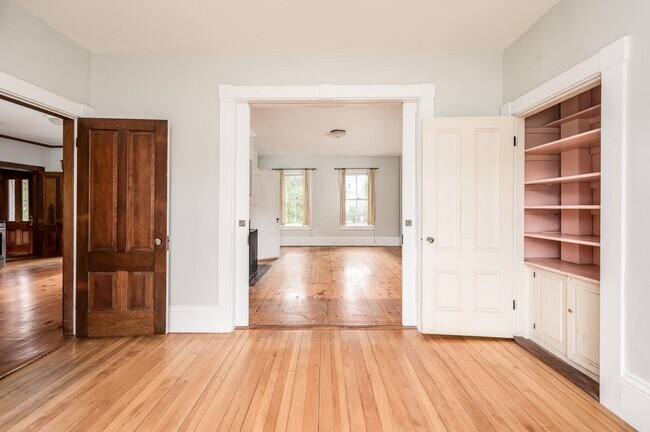 Building Photo - 110 Exeter Rd