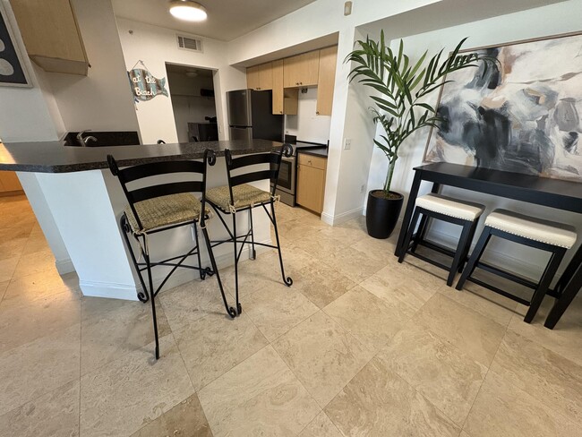 Building Photo - 1205 Villa Cir