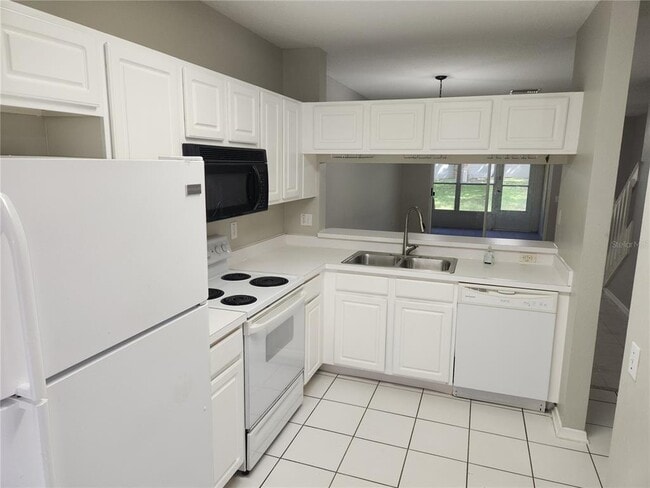 Building Photo - 2302 Lake Woodberry Cir